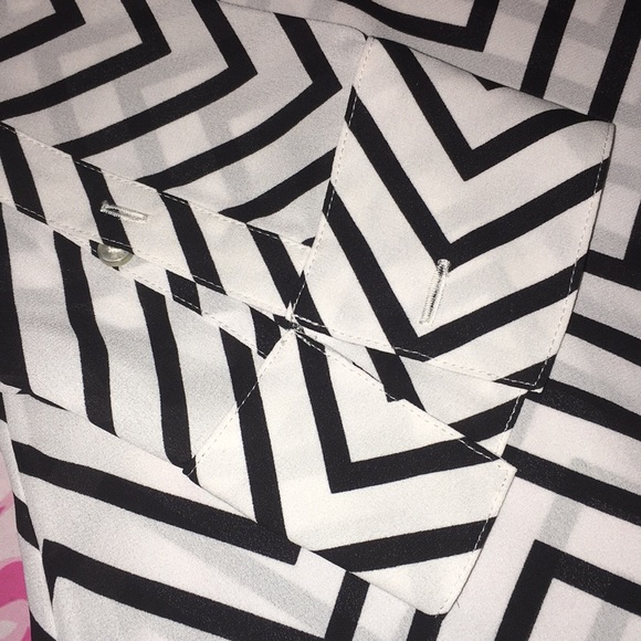 Express Convertible Sleeve Portofino Shirt - Picture 3 of 4